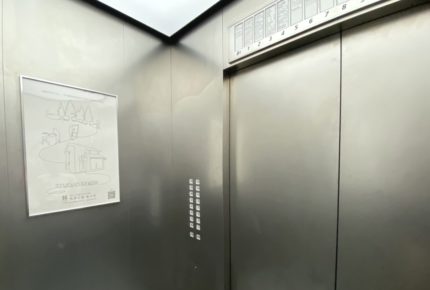 山口県庁エレベーターのポスター