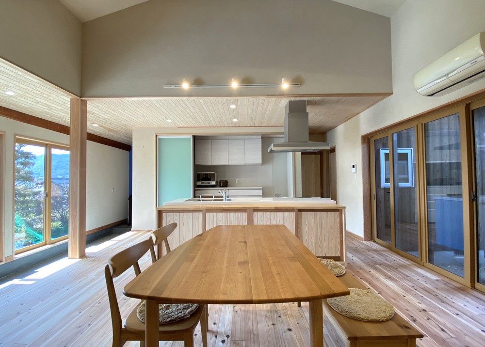 隠すキッチンの背面収納 自然素材の家 こだわりの工法 山口で新築 リフォームを考えるならスタジオセンス